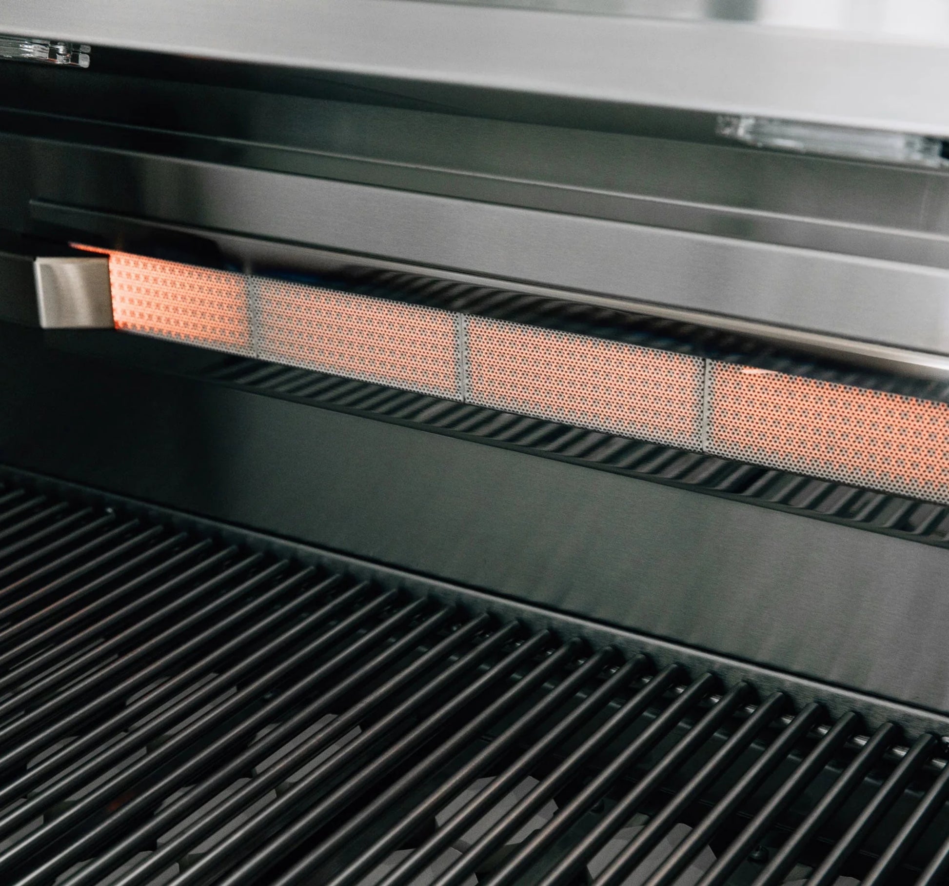 American Made Grills Alturi Freestanding Gas Grill