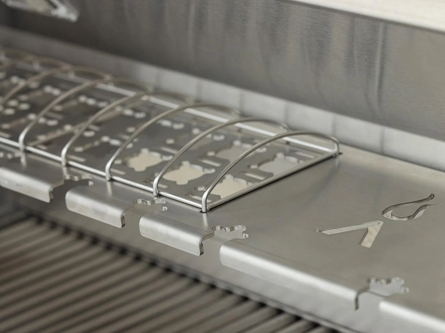 Blaze LTE PRO 40" 5-Burner Built-In Natural Gas Grill w/ Digital Temperature Screen & Rotisserie