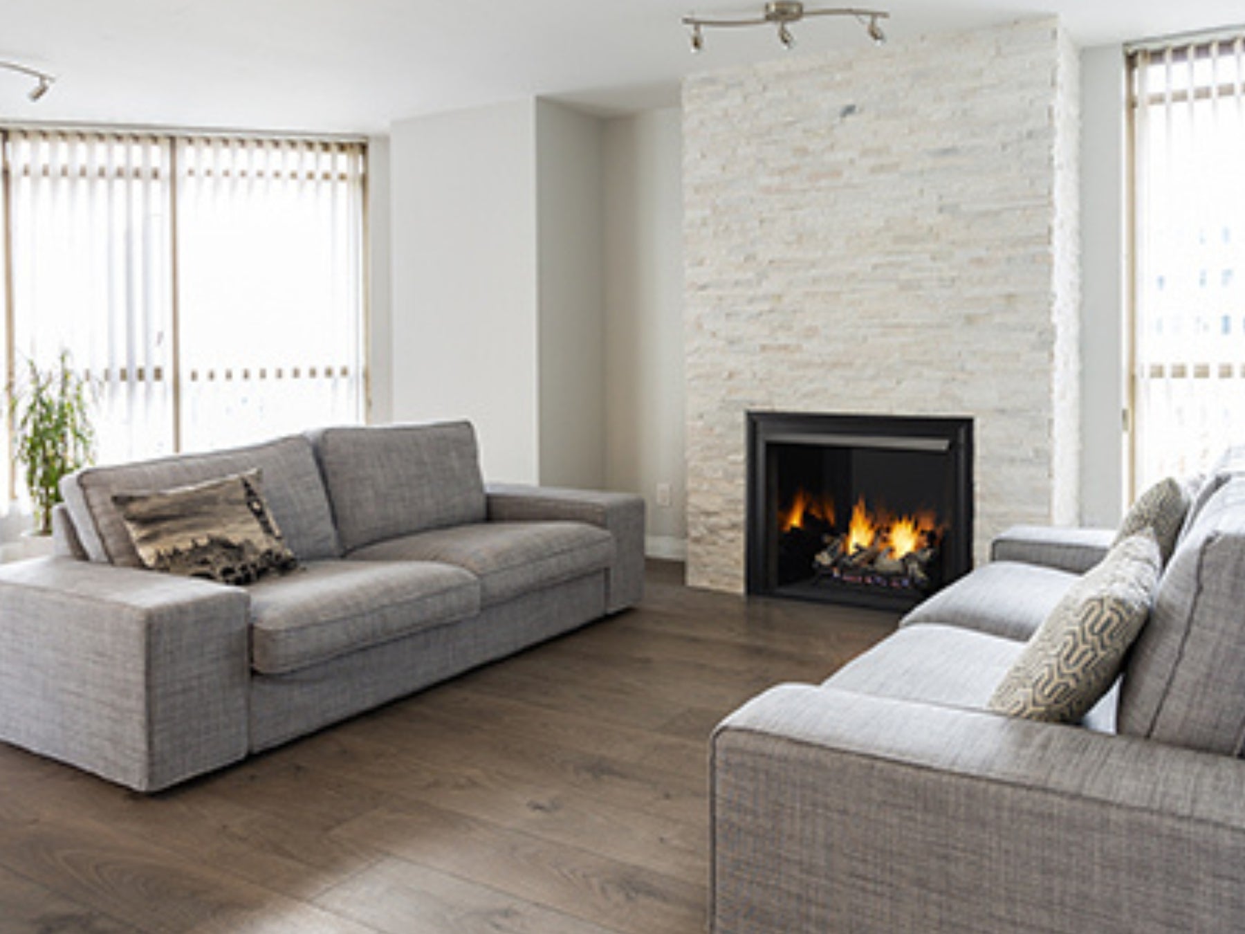 Monessen Lo-Rider 36" Circulating Clean Face Gas Firebox Multi-tonal Gray Traditional panels